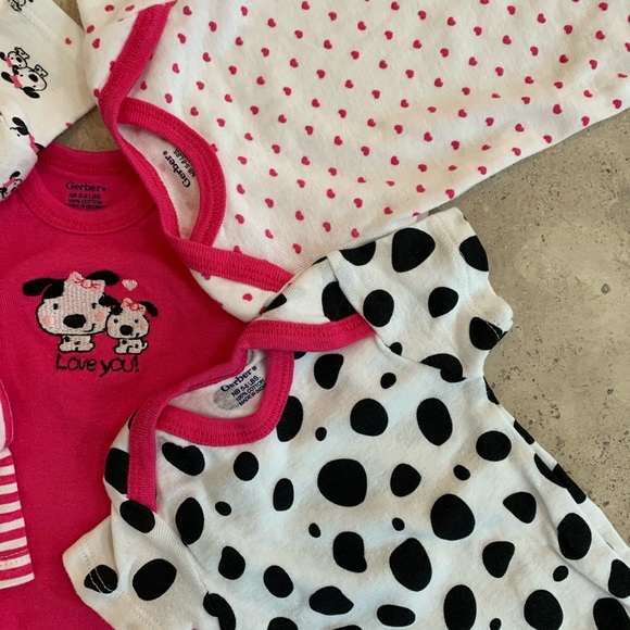 * NWOT * GERBER Newborn Onesies - Picture 5 of 7
